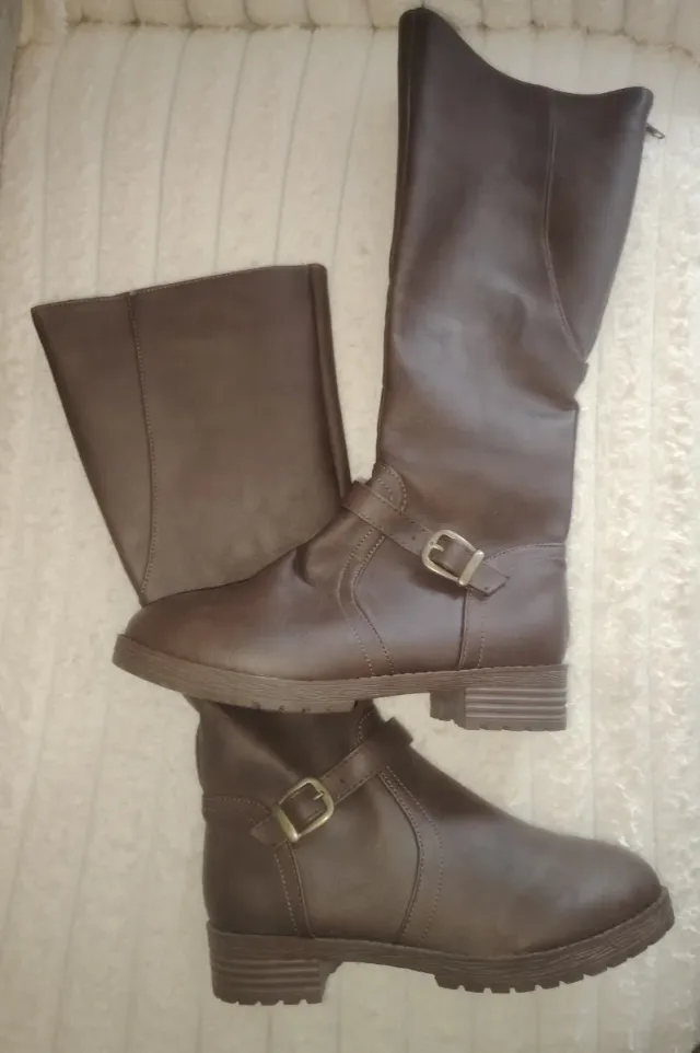 Botas altas planas marrones