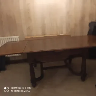 Mesa de comedor antigua de madera extensible