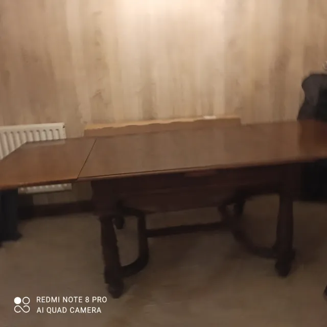 Mesa de comedor antigua de madera extensible