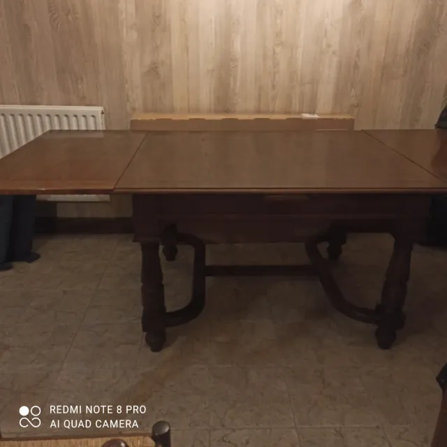 Mesa de comedor antigua de madera extensible