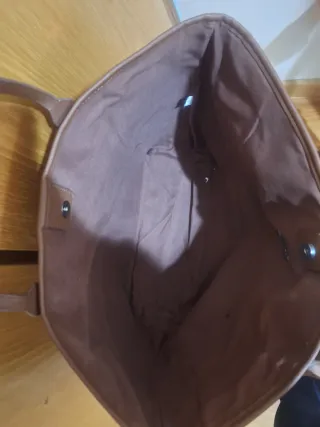 Bolso Negro y Marrón con Diseño Geométrico