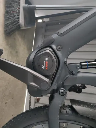 Bicicleta eléctrica CUBE 800 de batería 85 N