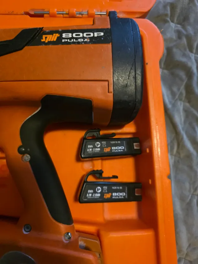 Pistola de clavos SPIT PULSE 800P