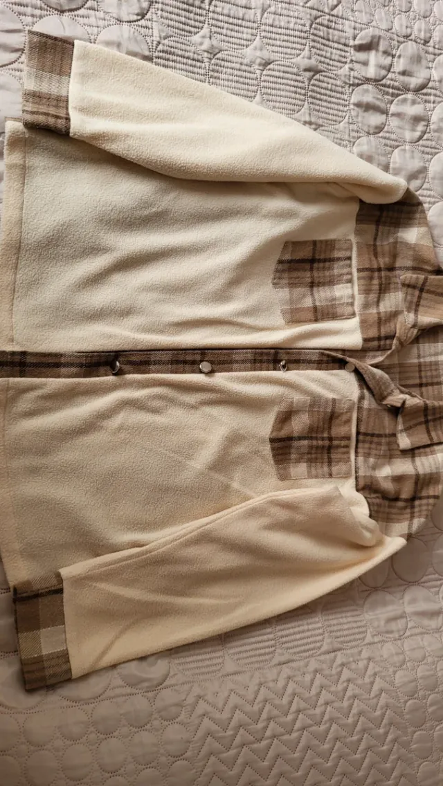 Chaqueta de cuadros beige y marrón