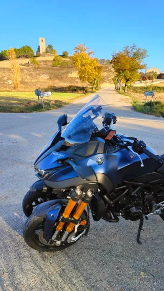 Yamaha Niken GT Azul