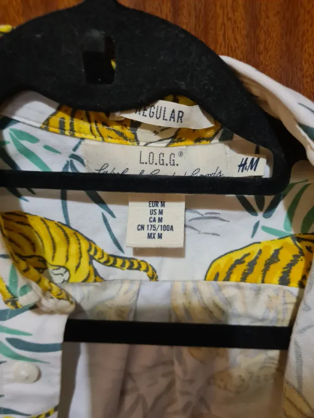 Camisa H&M Estampado Tigres Talla M