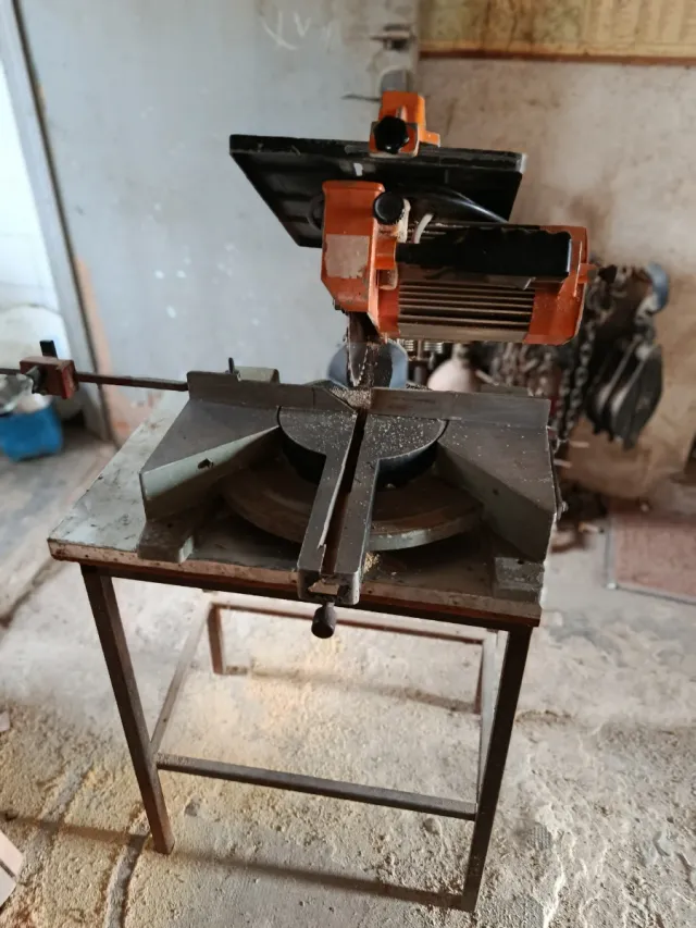 Sierra Ingletadora Legna con Mesa