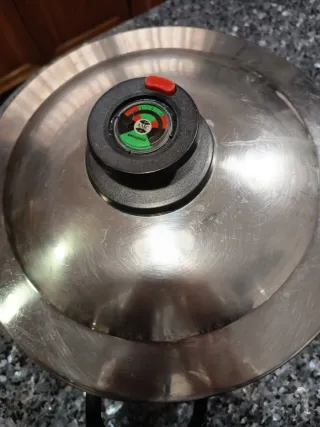 Olla AMC Grande alto 18 cm, ancho 28 cm.