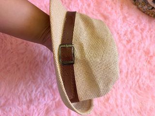 Cappello di paglia con fascia marrone