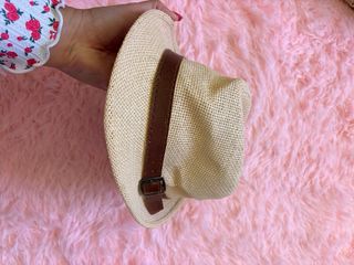 Cappello di paglia con fascia marrone