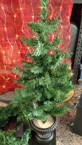 2 arboles de navidad  y corona para puerta