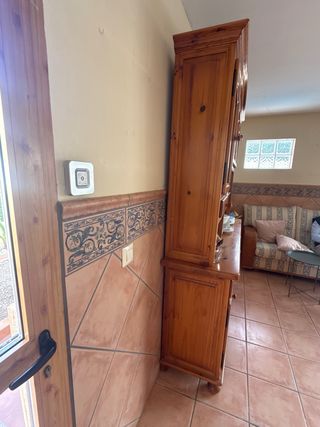 Vitrina Aparador Rústico de Madera y Cristal