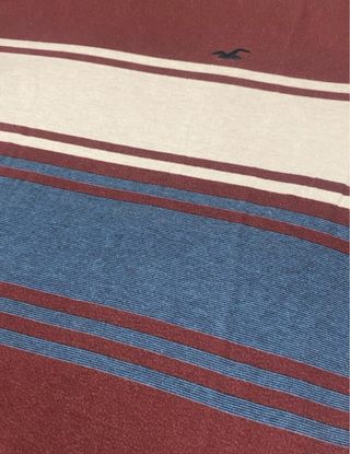 Camiseta Hollister de manga larga a rayas