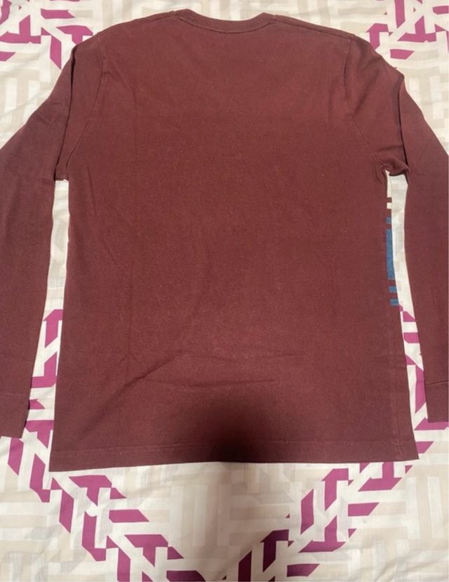 Camiseta Hollister de manga larga a rayas