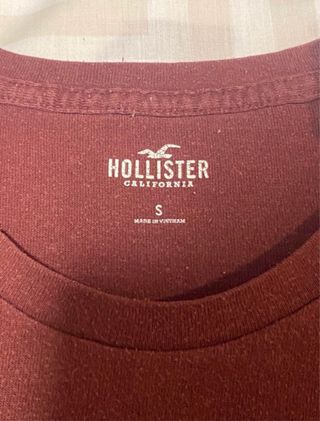 Camiseta Hollister de manga larga a rayas