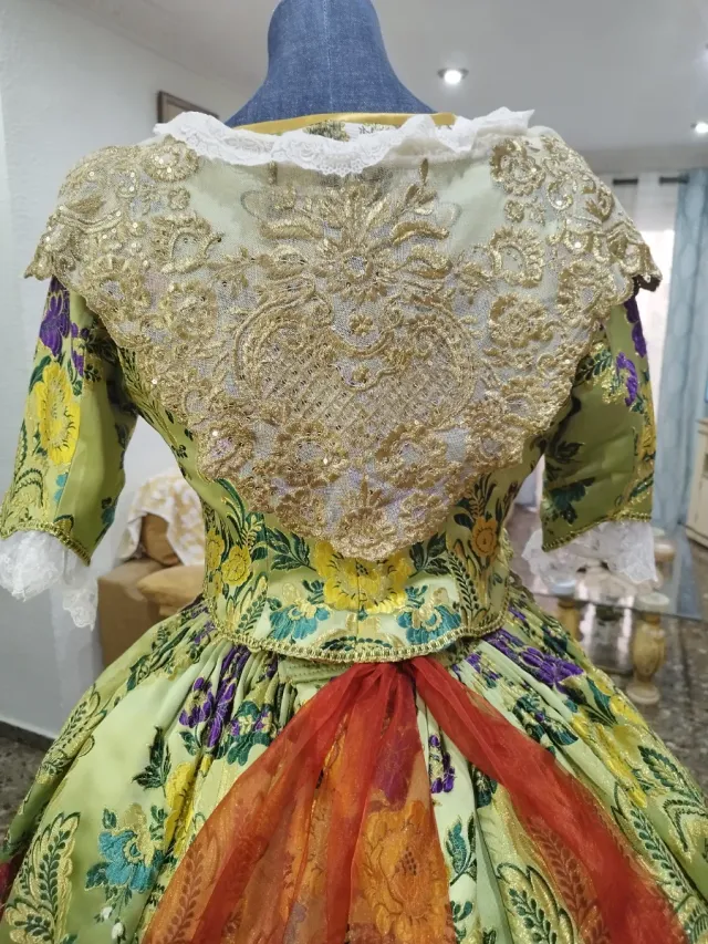 Traje de Fallera 2 cuerpos y zapatos