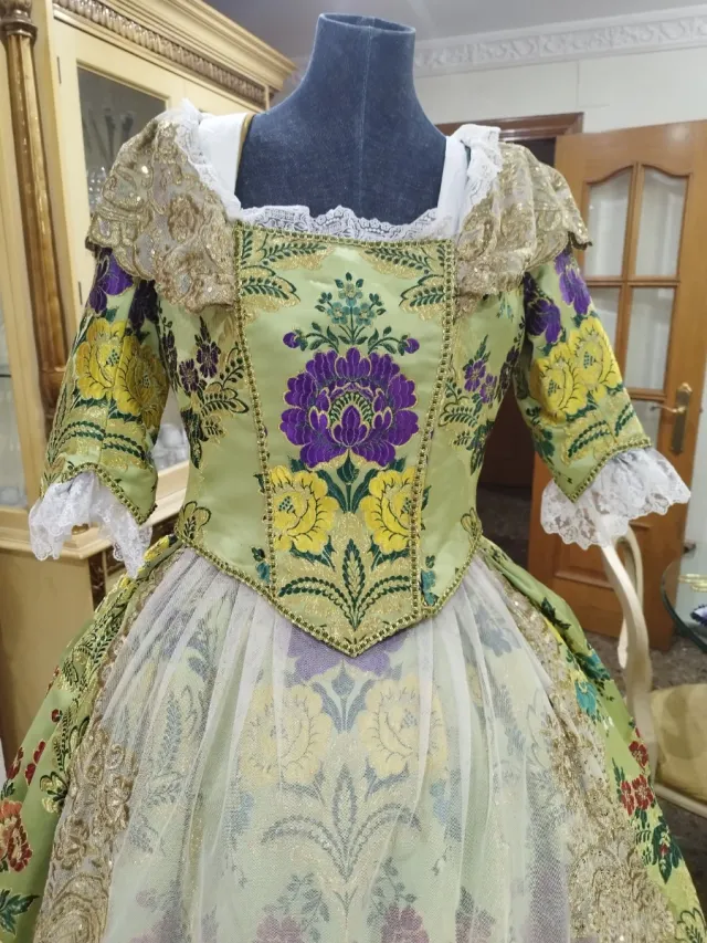 Traje de Fallera 2 cuerpos y zapatos