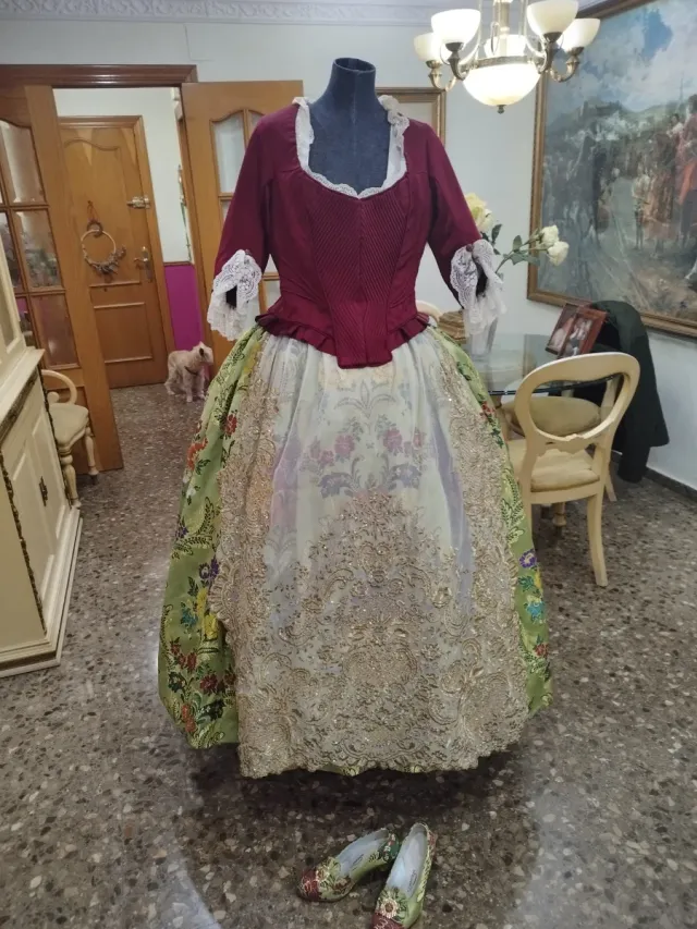 Traje de Fallera 2 cuerpos y zapatos