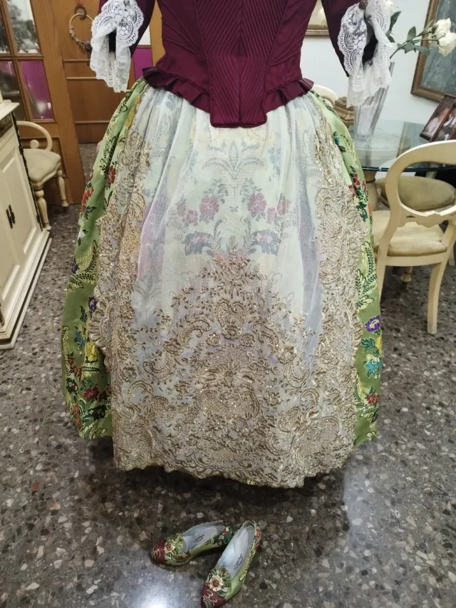 Traje de Fallera 2 cuerpos y zapatos