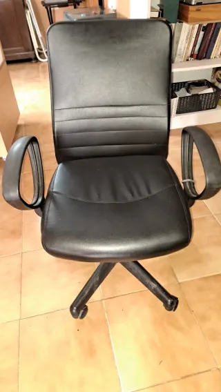 Sillón de madera y tela