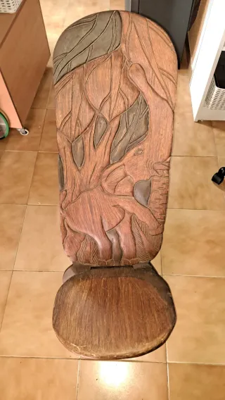 Sillón de madera y tela