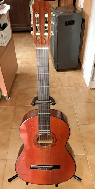 Sillón de madera y tela