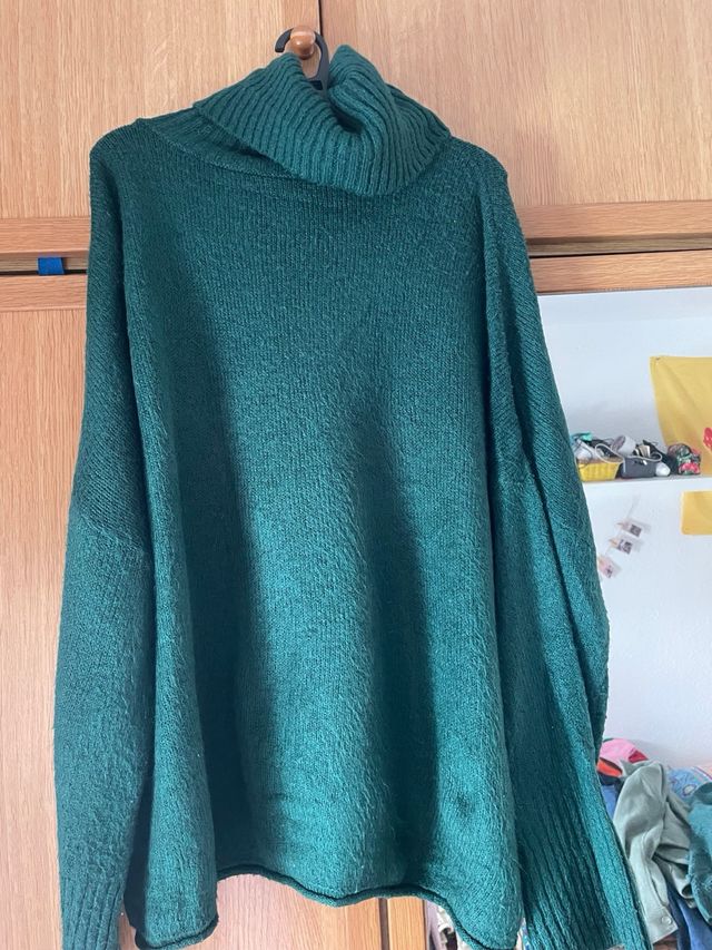 Jersey verde Stradivarius cuello alto talla S