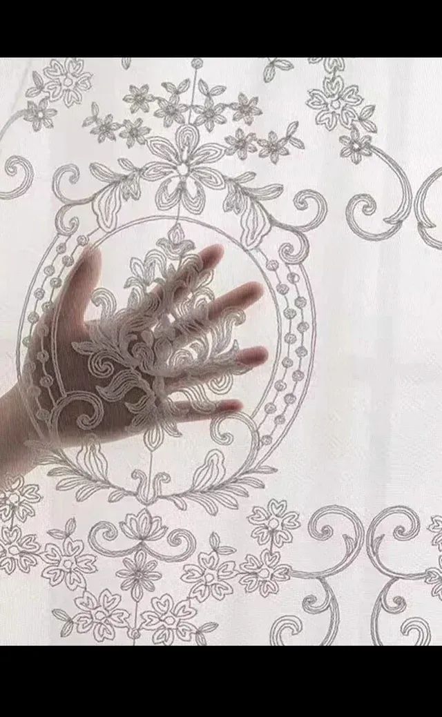 Cortinas translúcidas elegantes blancas nuevas