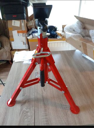 Soporte para tubería rojo