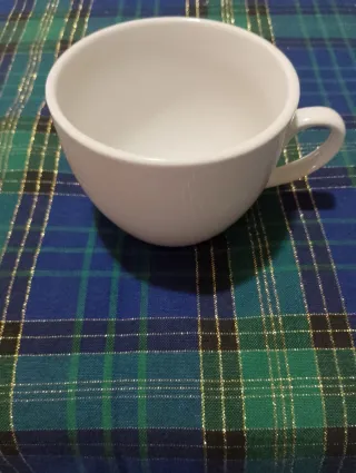 Tazza da colazione in porcellana bianca