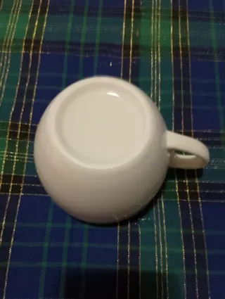 Tazza da colazione in porcellana bianca