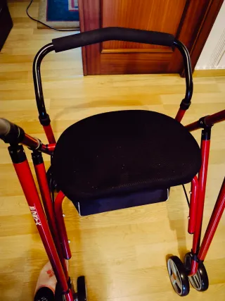 Andador geriátrico .