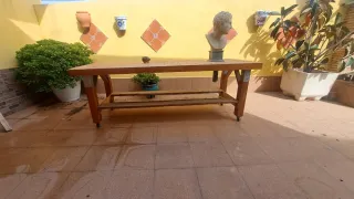 Mesa y sillas de exterior