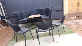 Mesa y sillas de exterior