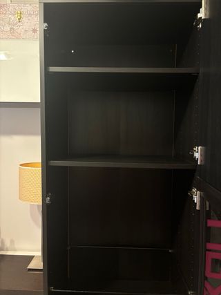 Vitrina alta madera y cristal marrón oscuro