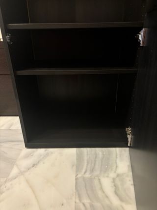 Vitrina alta madera y cristal marrón oscuro