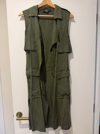 Chaleco largo Zara verde militar