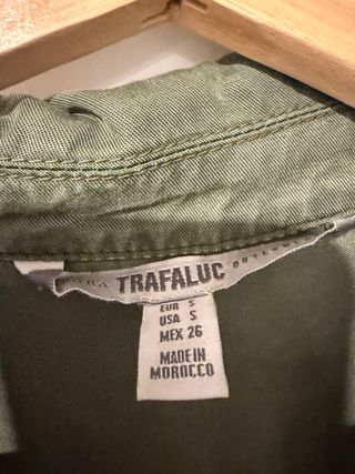 Chaleco largo Zara verde militar