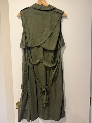 Chaleco largo Zara verde militar