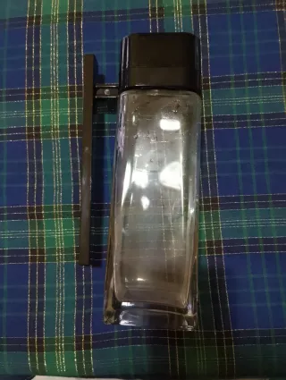 Caraffa in vetro con manico nero