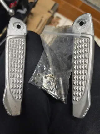 Estriberas pasajero Honda ADV350