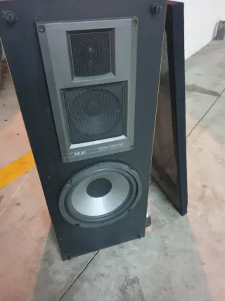 Caja de altavoz Akai