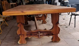 Mesa de madera rústica grande