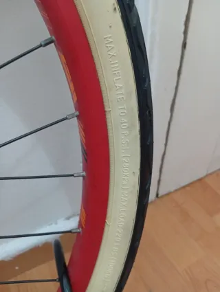 Rueda Araya con Cubierta y Freno Tektro 26x1.50