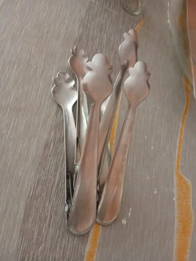 3 Pinzas de cocina metálicas