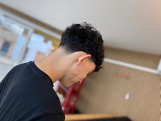 busco barbero con más de 10 años de experiencia,