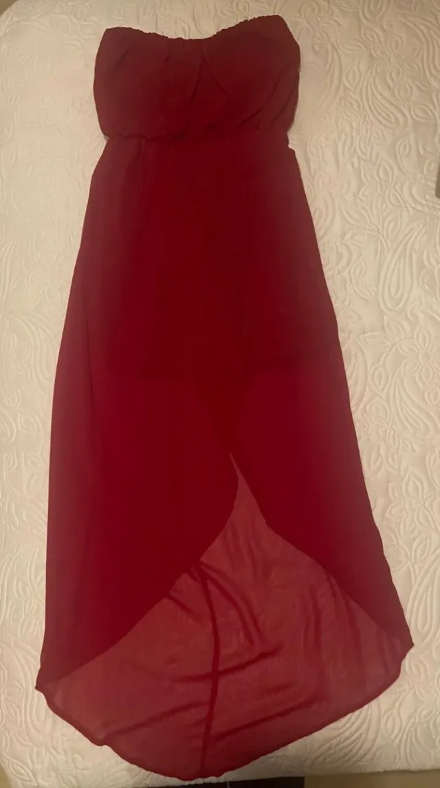 Vestido rojo de gasa palabra de honor