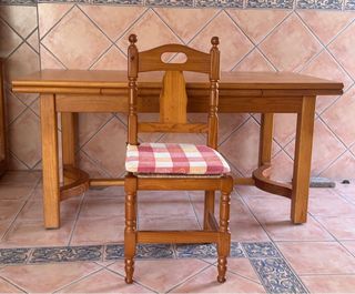 Mesa extensible de pino con 6 sillas