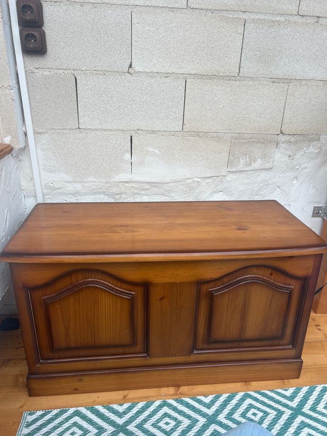 Arcón de madera maciza