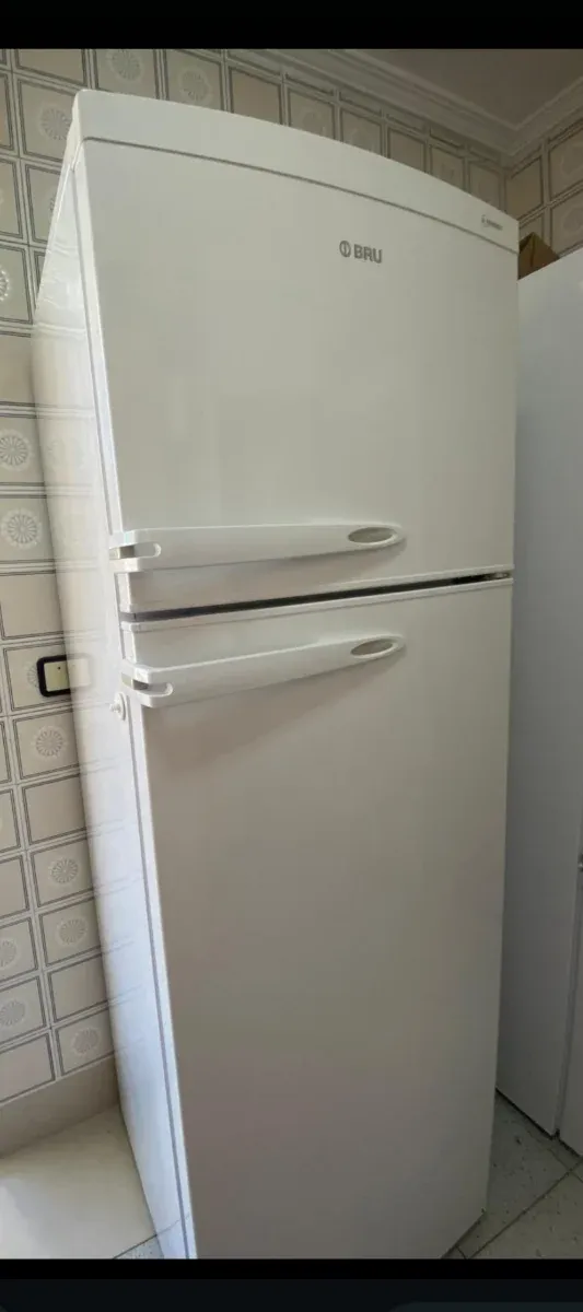 Nevera blanca marca BRU